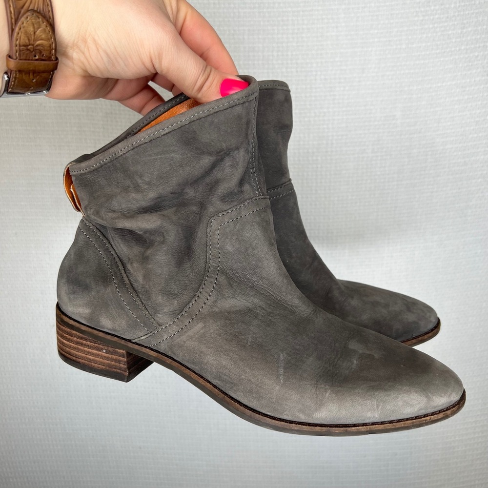 Lucky Brand Basel Grey Leather Ankle Booties Almond Toe Stacked Heel 8M/38.5